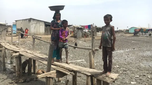 పిల్లలతో హసీనా