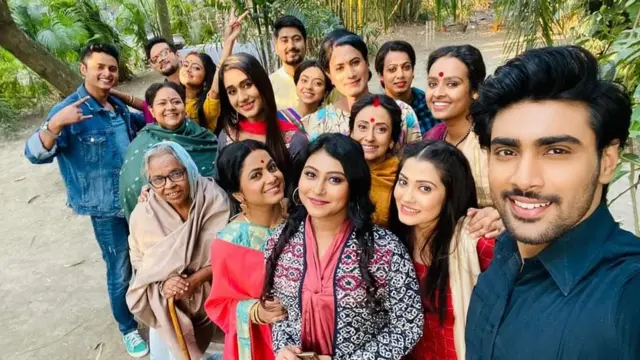 Yosh rus ayollarning yalangoch mushuklari video