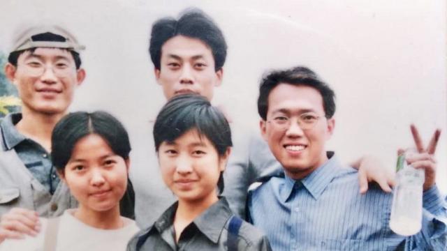 Weiping Qin (right) was a student leader at Guangzhou Maritime College in 1999