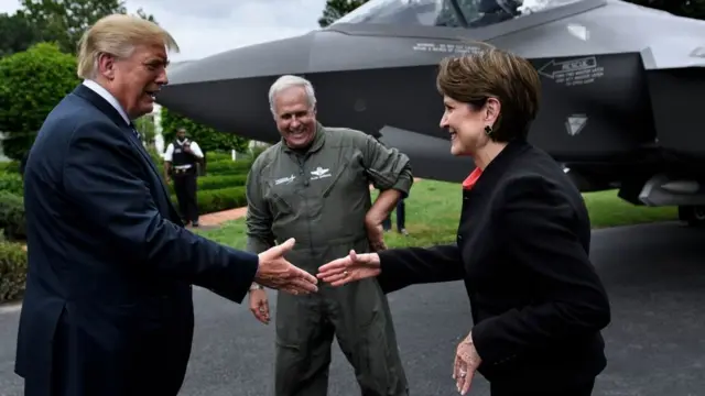 Donald Trump y Marillyn Hewson.