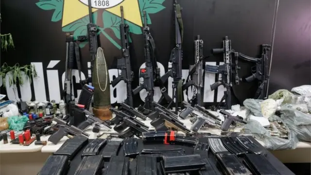 Armas y drogas encontradas en Jacarezinho