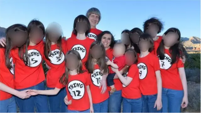 डेव्हीड लुई यांच्या कुटुंबाचा फेसबूकवरील फोटो