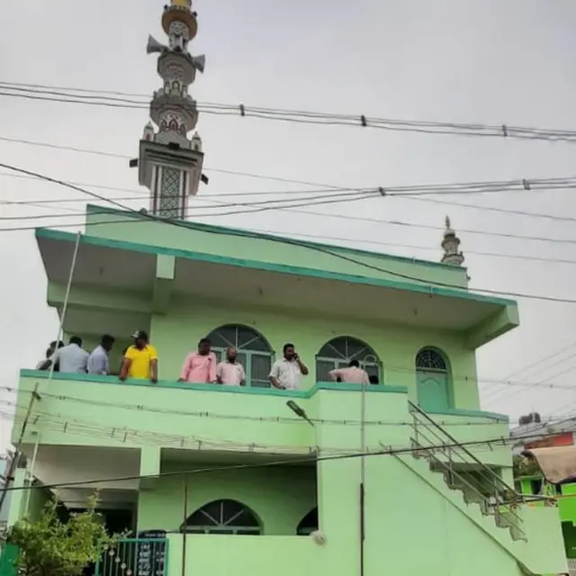இந்து முன்னணி நிர்வாகி மீது தாக்குதல், பள்ளிவாசல் மீது பெட்ரோல் குண்டு வீச்சு - பதற்றமான சூழலில் கோவை நகரம்