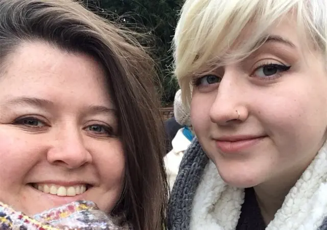 કેરન એનવલ અને તેમની દીકરી