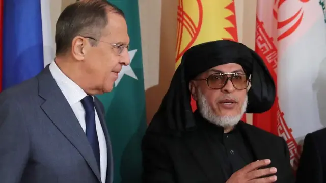 د طالبانو د پلاوي مشر عباس ستانکزی له سرګي لاوروف سره.