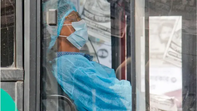 চীন থেকে ফেরত আসা অনেক বাংলাদেশিদের বিশেষ নজরে রেখেছে সরকার (ফাইল ফটো)