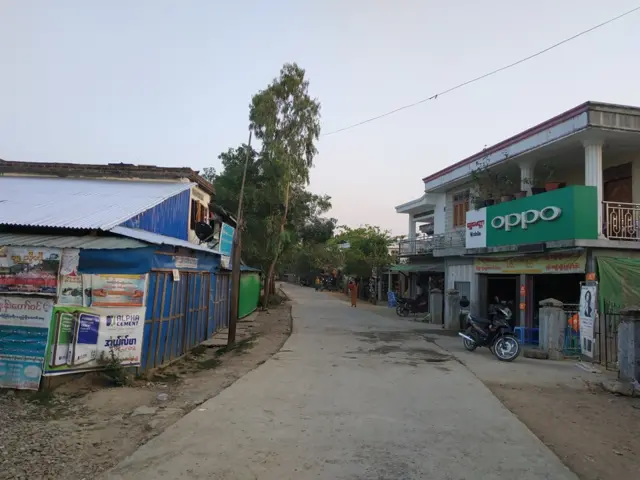 ဒဏ်ရာရသူကို တိမ်ညိုဆေးရုံကနေ မြောက်ဦးဆေးရုံကို ပို့ဆောင်