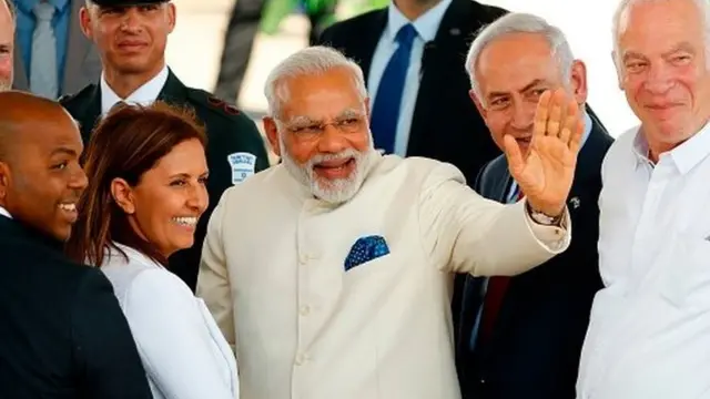 விமான நிலையத்தில் வரவேற்பு