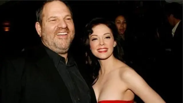 মার্কিন তারকা রোস ম্যাকগাওয়ানের (ডানে) সাথে হার্ভে উইনেস্টেন