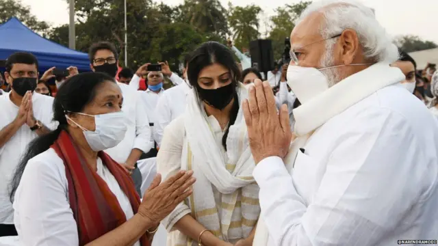 नरेंद्र मोदी