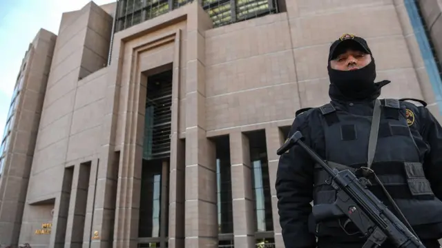 İstanbul Adliyesi önü