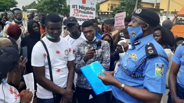 Lagos Police Commissioner dey follow protesters tok