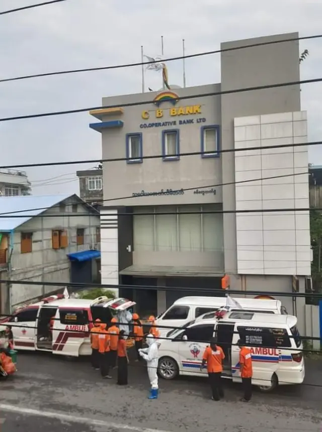 ပိုးတွေ့လူနာအလုပ်လုပ်ကိုင်ရာ ဘဏ်ကို ယာယီပိတ်ထား