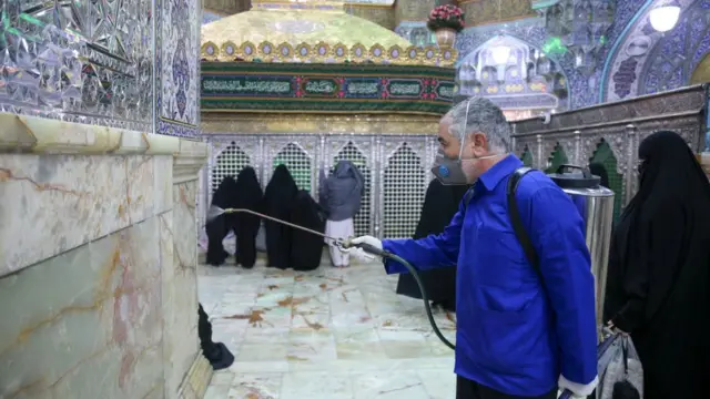 حرم حضرت معصومه در قم تعطیل نشده است