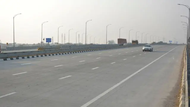 रस्ते बांधणी