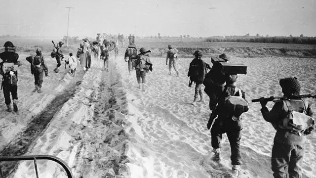 তৎকালীন পূর্ব পাাকিস্তানে ঢুকছে ভারতীয় সৈন্যরা, ডিসেম্বর ১৯৭১