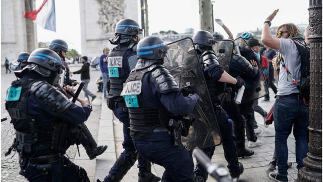 Столкновения в Париже 14.07.19