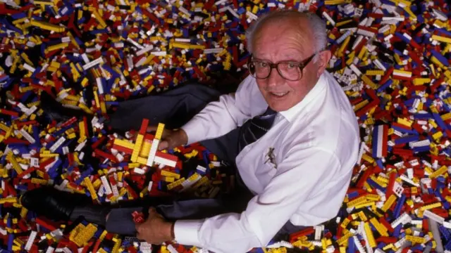 গডফ্রেড কির্ক ক্রিস্টিয়ানসেন যিনি লেগো ব্রিক উদ্ভাবন করেছেন।