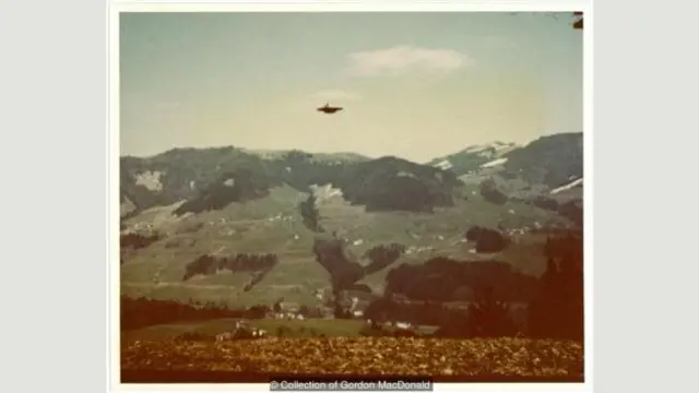 Billy Meier mengklaim bahwa dia menjalin kontak dengan alien dari rasi bintang Pleiades, dan punya foto untuk membuktikannya.