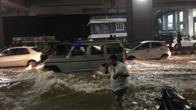 மாநிலமெங்கும் நிவாரண முகாம்கள் அமைப்பு