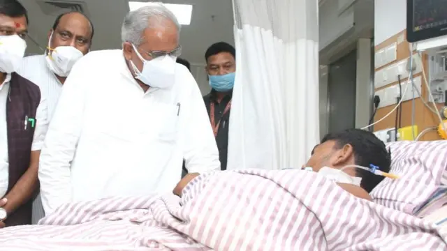 રાજ્યના પૂર્વ મુખ્ય મંત્રી રમણસિંહ માઓવાદીઓ પર આ હુમલાને પ્રત્યક્ષ રીતે સરકારની ઇચ્છાશક્તિ સાથે જોડે છે