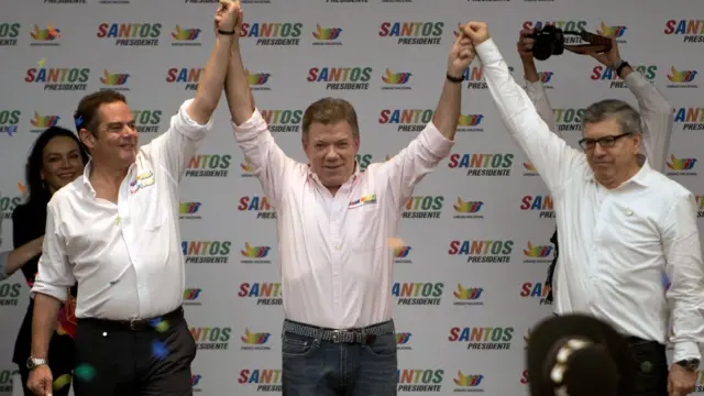 De izquierda a derecha: Germán Vargas Lleras, Juan Manuel Santos y César Gaviria en 2014.