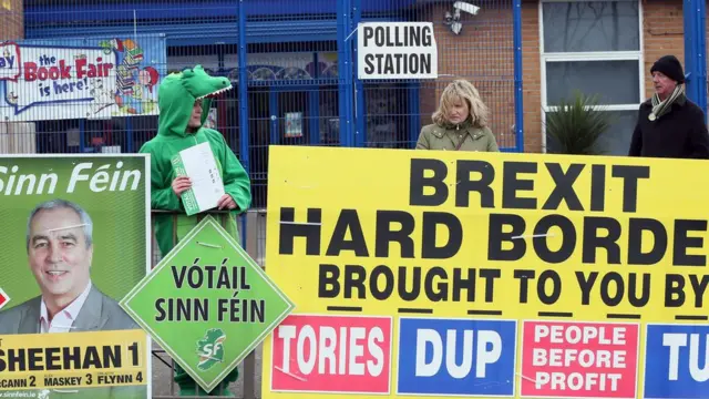 Hiện không rõ việc để Bắc Ireland nằm ngoài thị trường chung EU nhưng vẫn không có cột biên giới với CH Ireland sẽ diễn ra kiểu gì