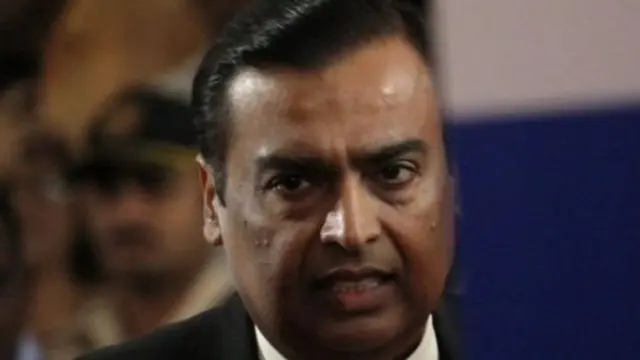 मुकेश अंबानींच्या मालकीच्या रिलायन्स रिटेल आणि रिलायन्स जिओने एकत्र येत या जिओमार्ट (JioMart) सेवेची सुरुवात केली आहे.