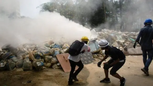 মিয়ানমারে সেনা শাসন বিরোধী বিক্ষোভ