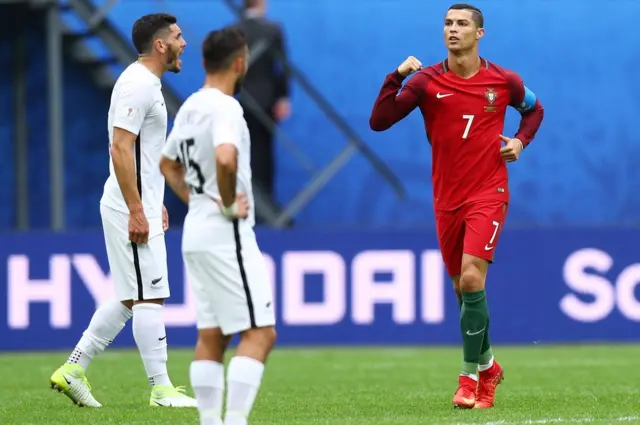 Cristiano Ronaldo celebra ante Nueva Zelanda