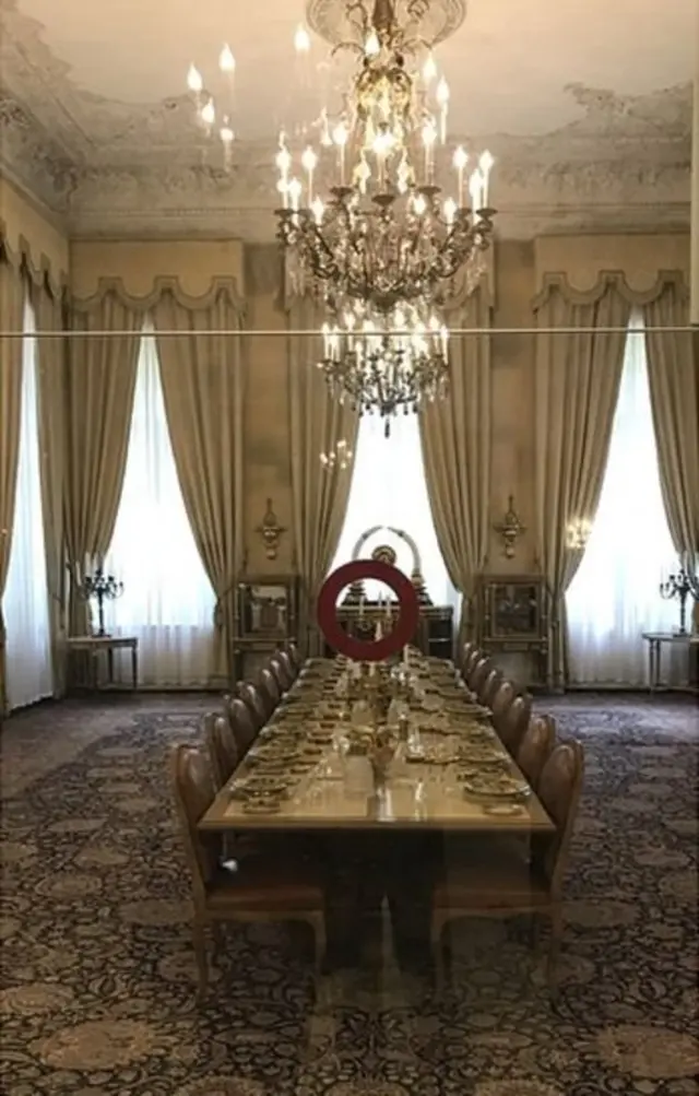 डाइनिंग हॉल