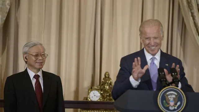 Tổng Bí thư Đảng Cộng sản Việt Nam Nguyễn Phú Trọng và ông Joe Biden khi đó là Phó Tổng thống Mỹ tại Bộ Ngoại giao Mỹ hôm 7/7/2015 tại Washington