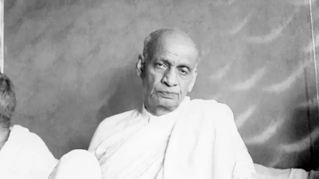 વલ્લભભાઈએ જ્યારે બ્રિટિશ શાસન પ્રત્યે વફાદારી દર્શાવતો ખરડો જાહેરમાં ફાડ્યો