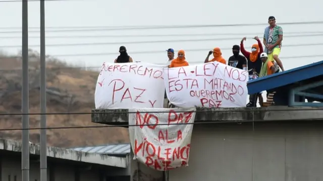 सेप्टेम्बरमा हिंसापछि कैदीहरूले शान्ति र सुरक्षा माग गर्दै गरेको प्रदर्शन