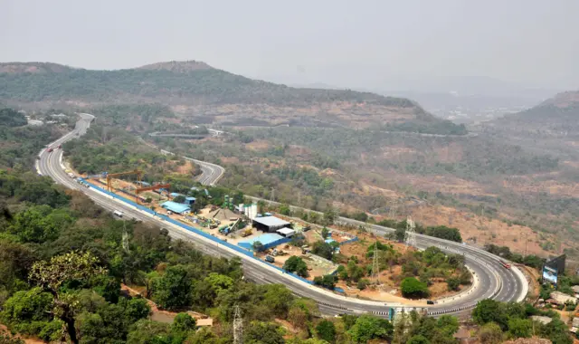 एक्सप्रेस वेचं दृश्यं