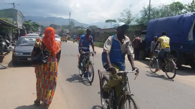 Les conducteurs de vélos-taxis trouvent que le métier devient de plus de plus difficile à cause de nombreuses charges