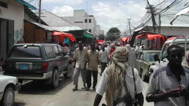 Suuq Bakaaraha ayaa ka mid ah goobaha la sheegay in Shabaabka ay lacagaha ka qaadaan