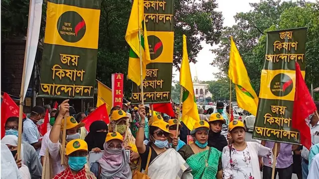 ਪੱਛਮੀ ਬੰਗਾਲ ਵਿੱਚ ਔਰਤਾਂ ਦਾ ਜੱਥਾ ਵਿਰੋਧ ਪ੍ਰਦਰਸ਼ਨ ਵਿੱਚ ਹਿੱਸਾ ਲੈਂਦਾ ਹੋਇਆ