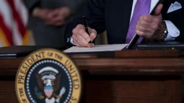 Biden firma una orden ejecutiva
