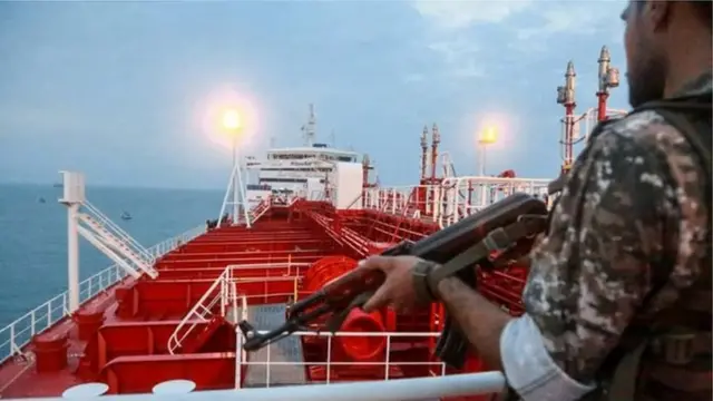 ایران دو هفته بعد از اینکه دولت جبل‌‌الطارق،‌ نفتکش ایرانی، را توقیف کرد، در اقدامی تانکر بریتانیایی را به اتهام نقض "قوانین بین‌المللی دریایی" توقیف کرد