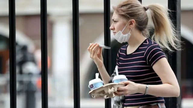 Девушка в Александровском саду