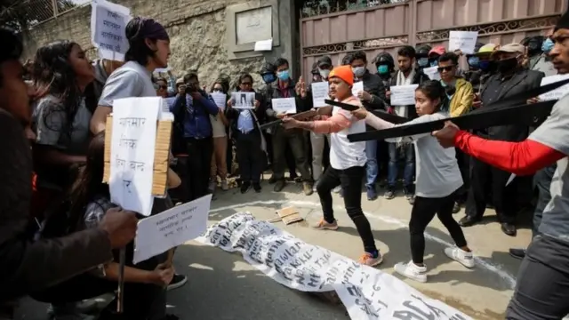 म्यांमार में प्रदर्शन जारी हैं