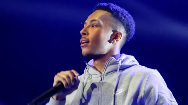 ロンドンで活動するラッパーのイジーは、昨年ブリクストンで開催された、音楽番組「BBCミュージックイントロデューシング」の10周年記念ライブでパフォーマンスした