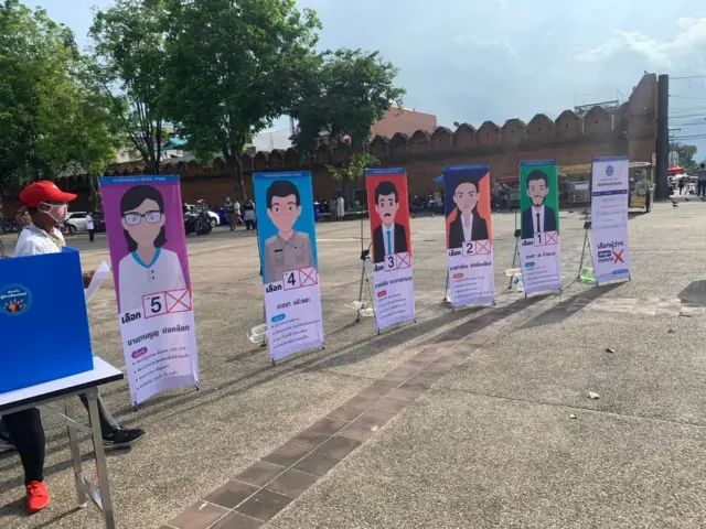 กลุ่มภาคีเครือข่ายรณรงค์เลือกตั้งผู้ว่าฯ เชียงใหม่ ได้จัดกิจกรรมการเลือกตั้งผู้ว่าฯ (จำลอง) ณ ลานประตูท่าแพ