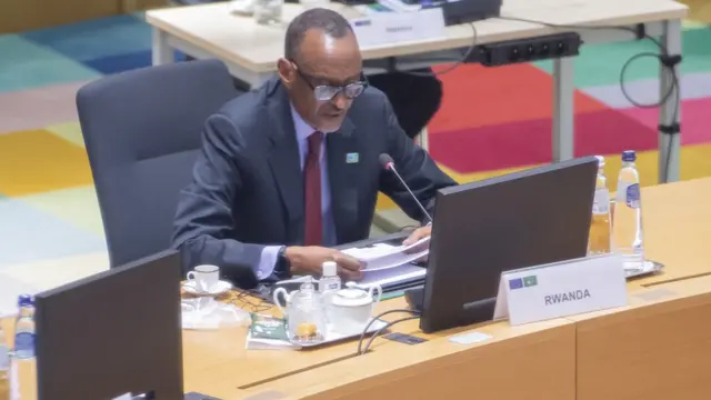 Perezida Paul Kagame w'u Rwanda nawe nyne yari yitavye iyi nama yabaye ku wa 17-18 ruhuhuma 2022, aho mu vyo yavuze mw'ijambo ryiwe ari uko poritike nziza n'intwaro ibereye ari nk'umubiri w'umuntu ufise amagara meza. Ati: "Iyo intwaro ifise ibibazo, ni nk'umubiri ugoyagoya usanga ubaye ikiririmbiro ry'idwara z'ivyaduka z'ubwoko bwose"