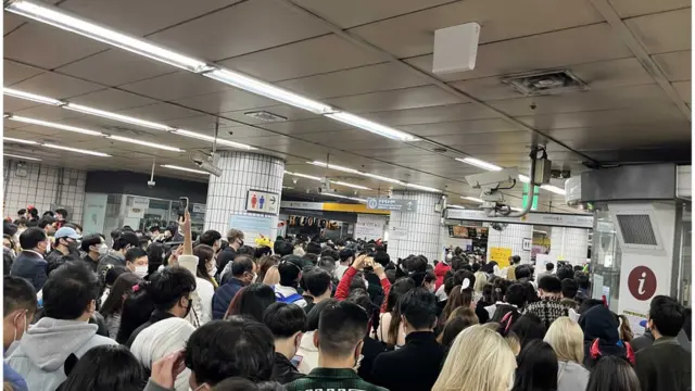 사고 당일인 29일 밤 10시 40분께 이태원역 내부 모습