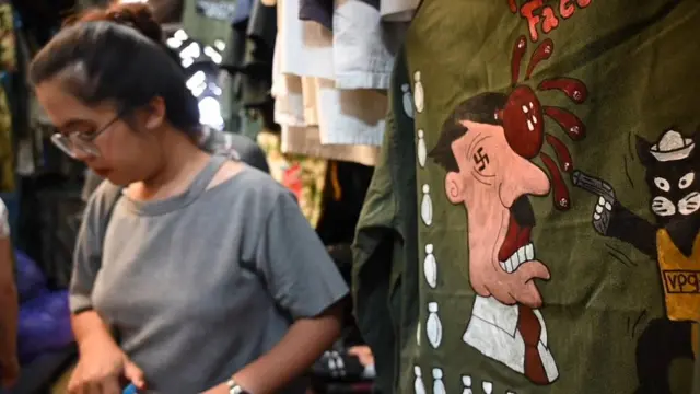 เสื้อยืดล้อเลียนนาซีในตลาดนัดจตุจักร
