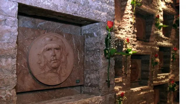tumba del che guevara