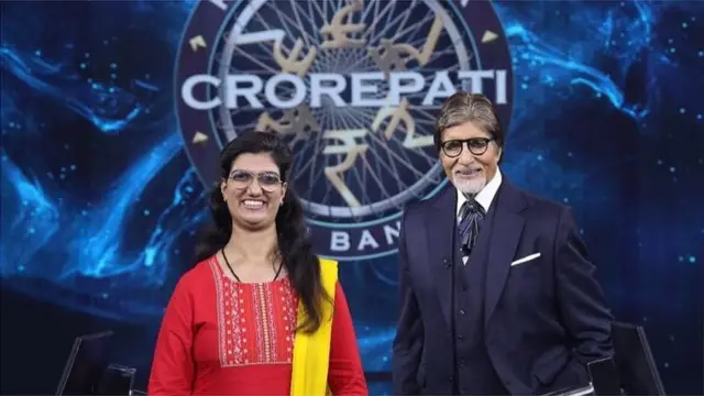 હિમાની બુંદેલા કેબીસી હૉસ્ટ અમિતભા સાથે સેટ પર.