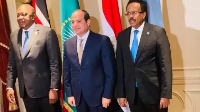 Madaxweynaha Masar oo isu geeyay Farmaajo iyo Uhuru